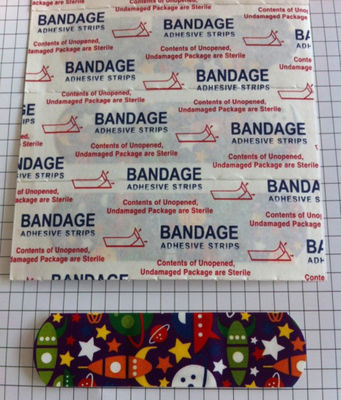 Customized bandage kit Promotional Gift Adhesive Bandage Plaster kit Plastic bandage Box case